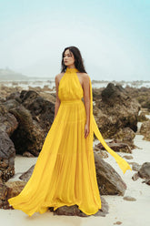 Robe longue sans manches en mousseline de soie et organza avec taille froncée et ourlet fluide à volants